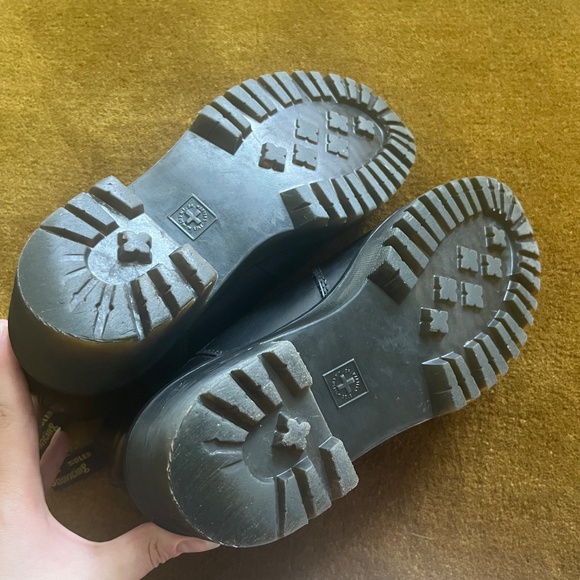 DR. MARTENS Rometty Wyoming Platform Chelsea Boot - Picture 14 of 16